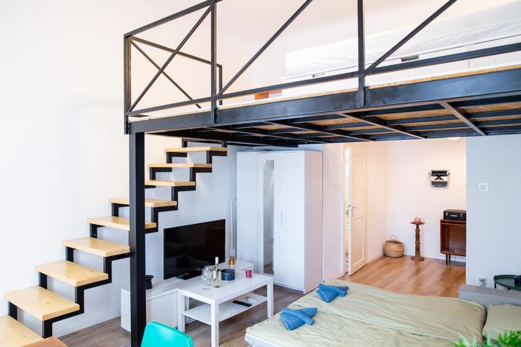 Next To Famous Party House A38 Appartamento Budapest